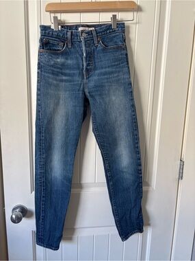 Levi’s Premium Wedgie Fit Jeans Size 25 High Rise Button Fly Straight Leg Denim